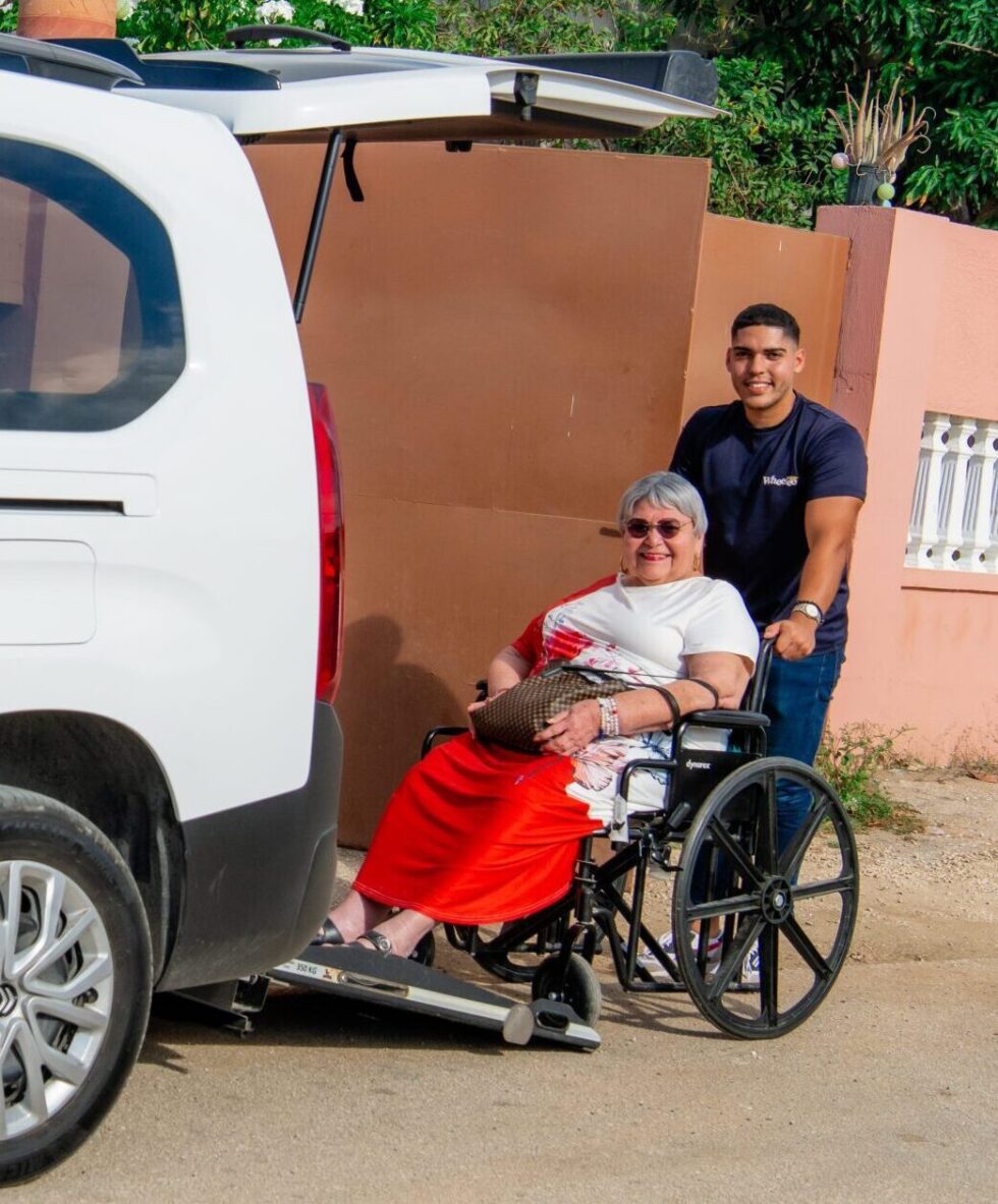 _DSC2611 Wheelee driver picking up a client in her wheelchair